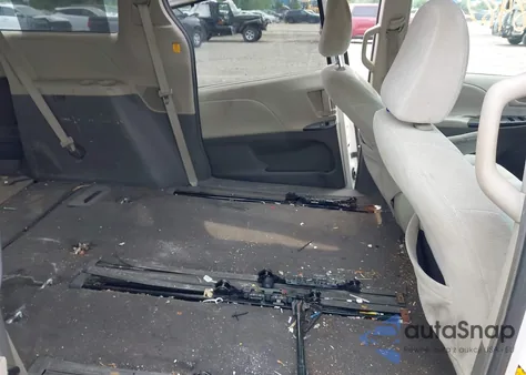 2011 Toyota Sienna Le V6 z USA, uszkodzony, nr VIN 5TDKK3DCXBS059016